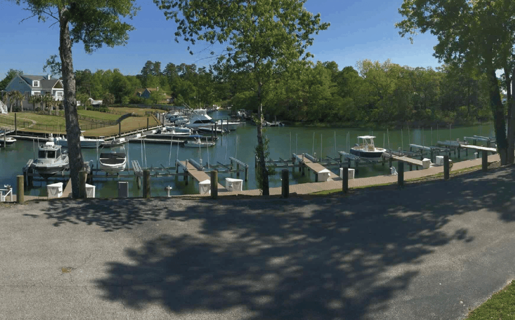 30′ boat slip at Anchors Bend Marina